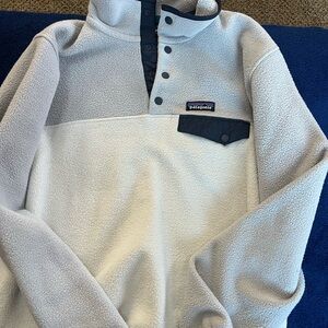 Patagonia Two-Tone Light Gray Fleece Pullover with Navy Accents